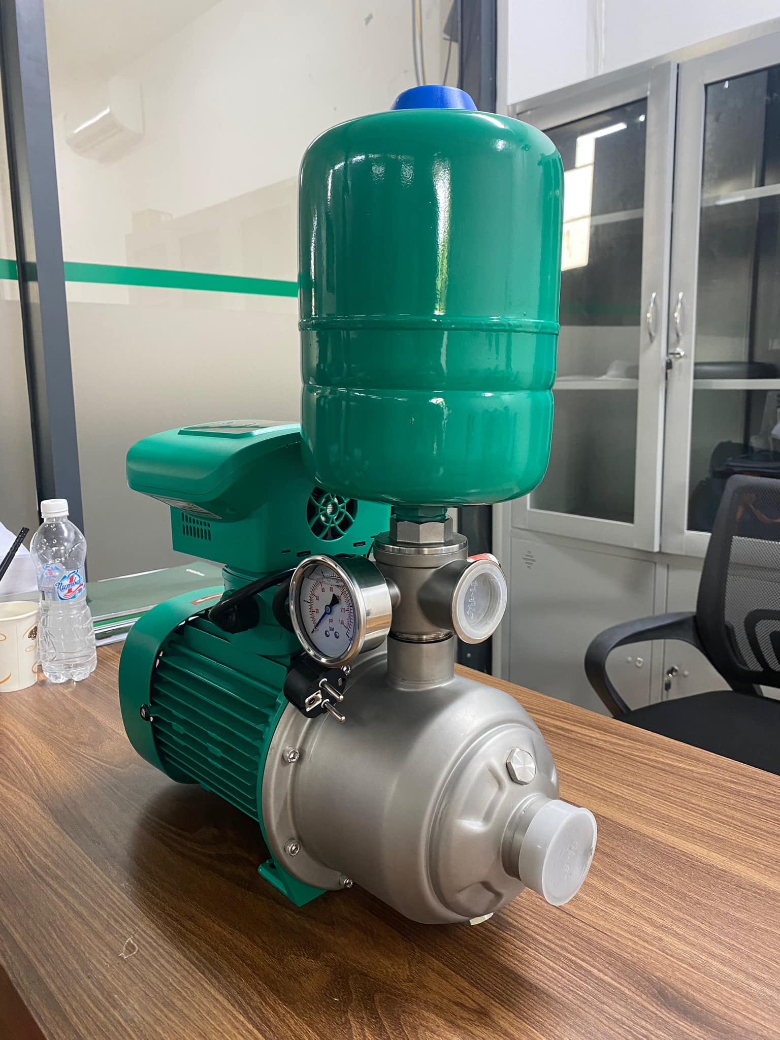 Bơm tăng áp biến tần CHIMPPRO MHI-406BP Bơm tăng áp biến tần CHIMPPRO MHI-406BP